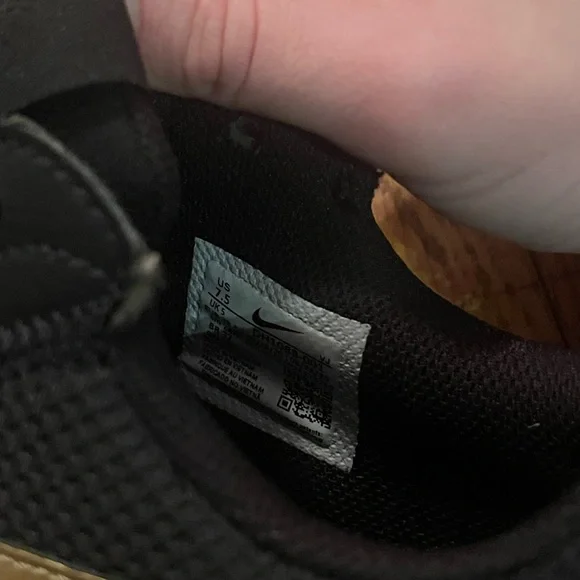 Nike Air Max Excee Women’s 7.5 Low Black Metallic Gold - Picture 5 of 8